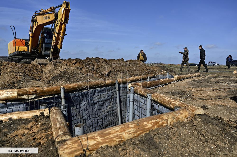 Fortifications with protection against FPV drones built in Zaporizhzhia region
