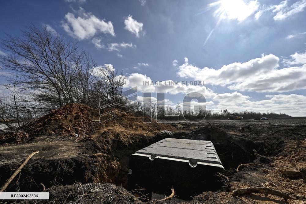 Fortifications with protection against FPV drones built in Zaporizhzhia region