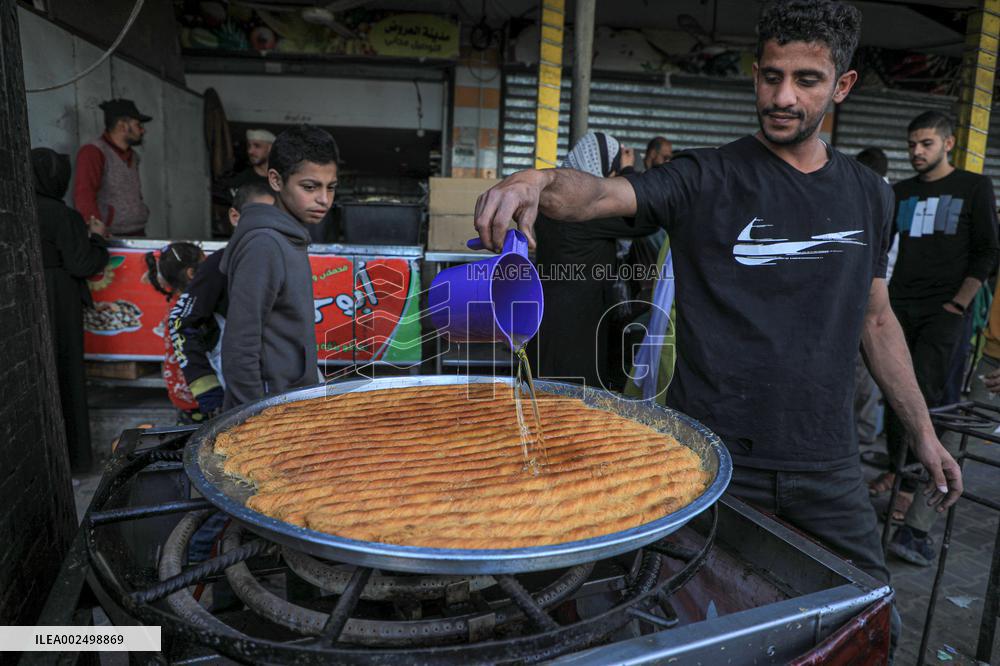 MIDEAST-GAZA-RAFAH-RAMADAN-MARKET
