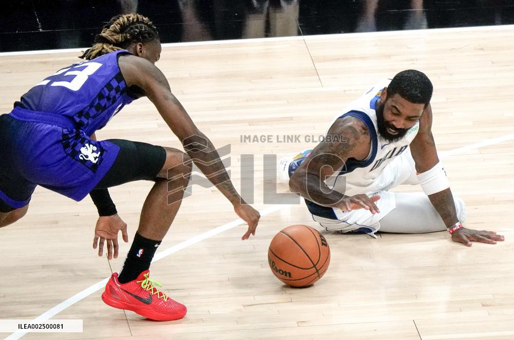 (SP)U.S.-SACRAMENTO-BASKETBALL-NBA-KINGS VS MAVERICKS