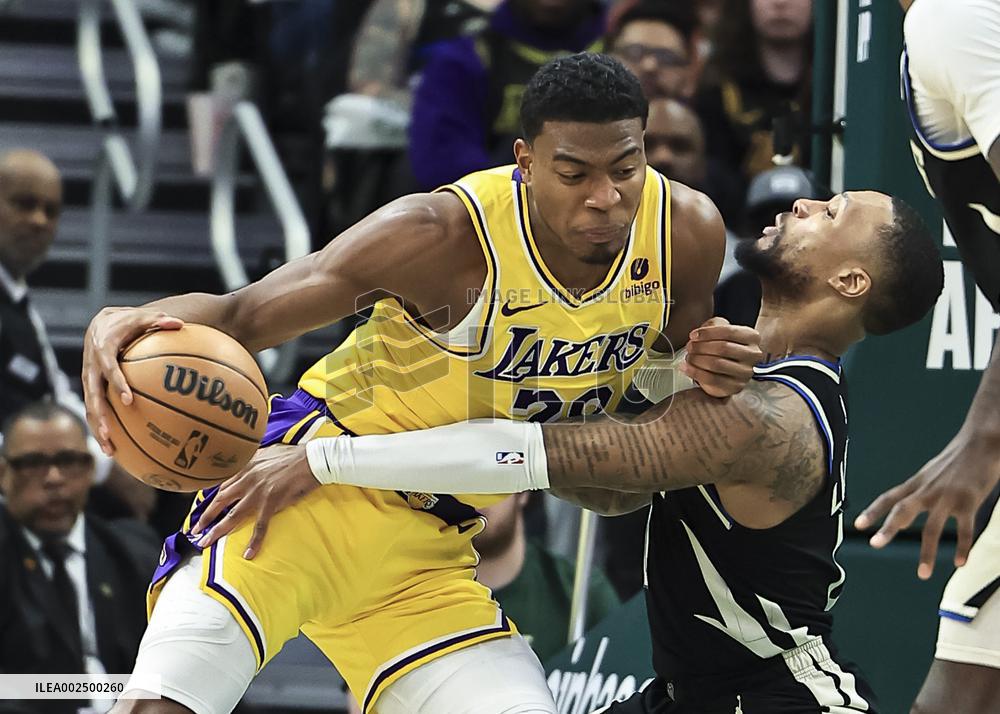 (SP)U.S.-MILWAUKEE-BASKETBALL-NBA-LAKERS VS BUCKS