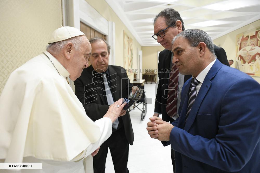 Pope Francis Receives The Fathers Of 2 Baby Girls Killed In Gaza - Vatican