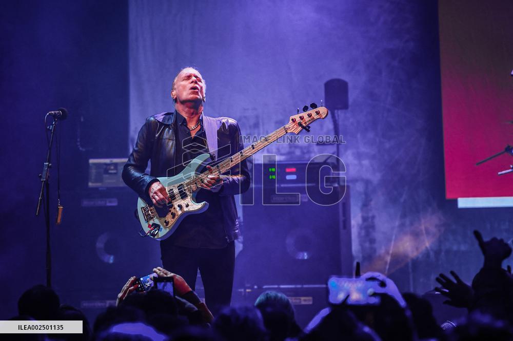 Mr Big Concert - Paris