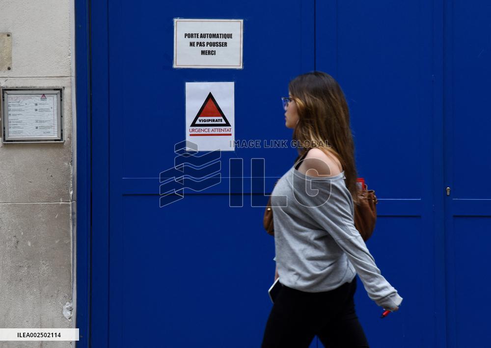 France Raises Terror Alert Level - Paris