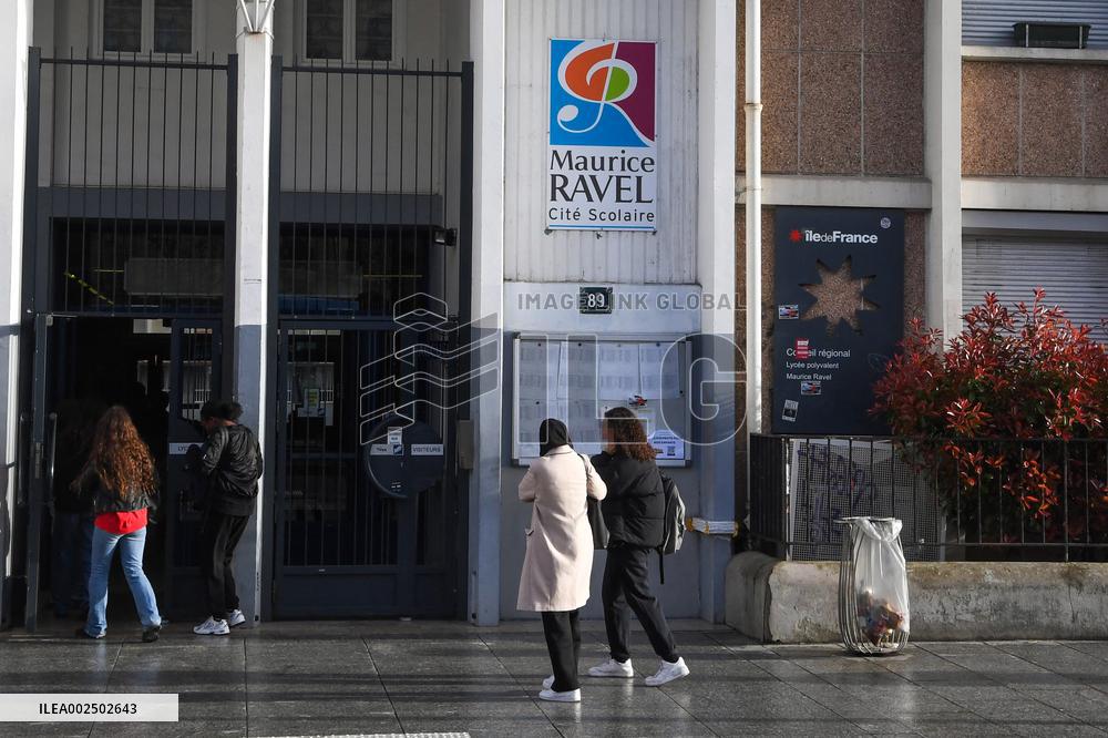 Headmaster Resigns After Death Threat - Paris