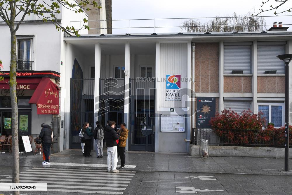 Headmaster Resigns After Death Threat - Paris