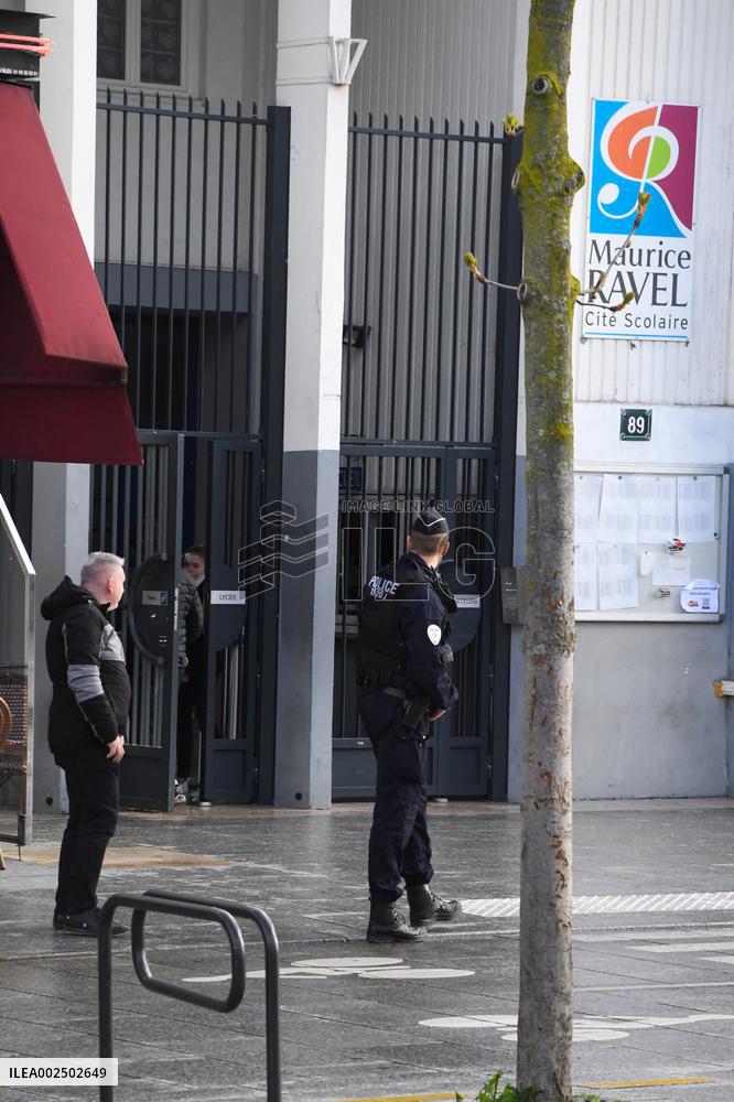 Headmaster Resigns After Death Threat - Paris