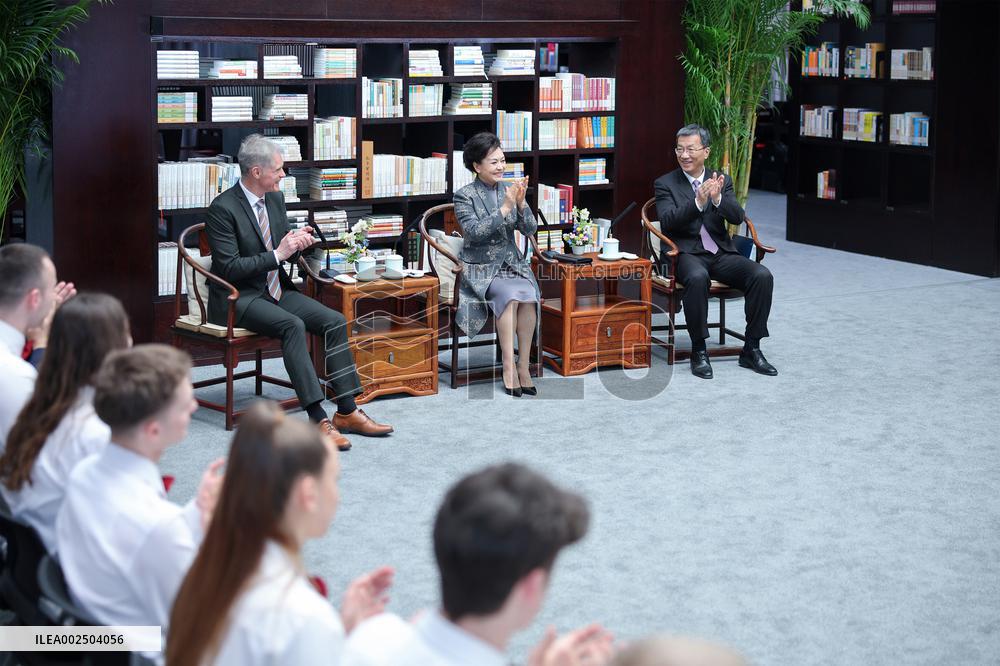 CHINA-BEIJING-PENG LIYUAN-GERMAN STUDENTS AND TEACHERS-MEETING (CN)