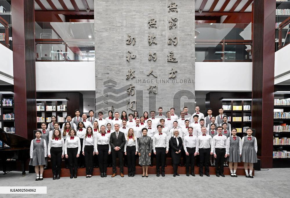 CHINA-BEIJING-PENG LIYUAN-GERMAN STUDENTS AND TEACHERS-MEETING (CN)