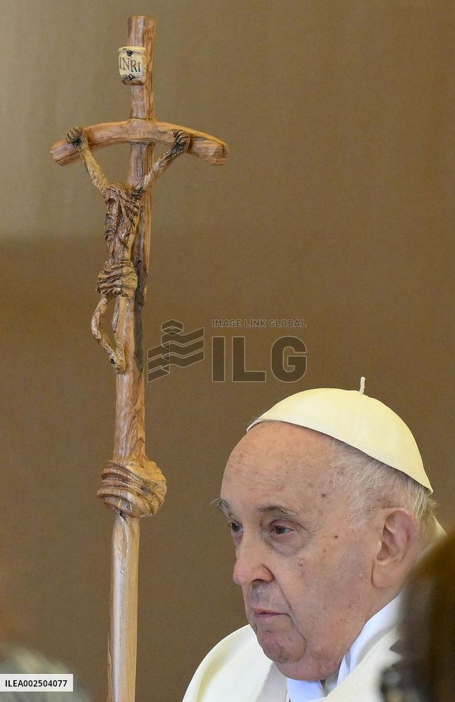 Pope Francis Wash The Feet of 12 Inmates in a Rome’s Prison - Italy