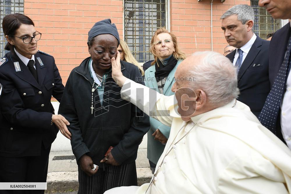 Pope Francis Wash The Feet of 12 Inmates in a Rome’s Prison - Italy