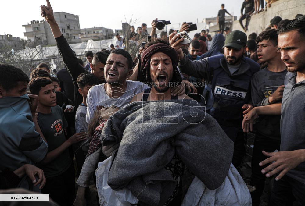 XINHUA PHOTOS OF THE DAY