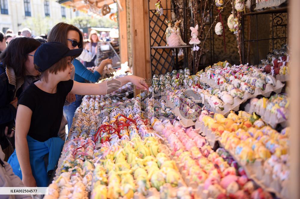 AUSTRIA-VIENNA-SCHONBRUNN PALACE-EASTER-MARKET