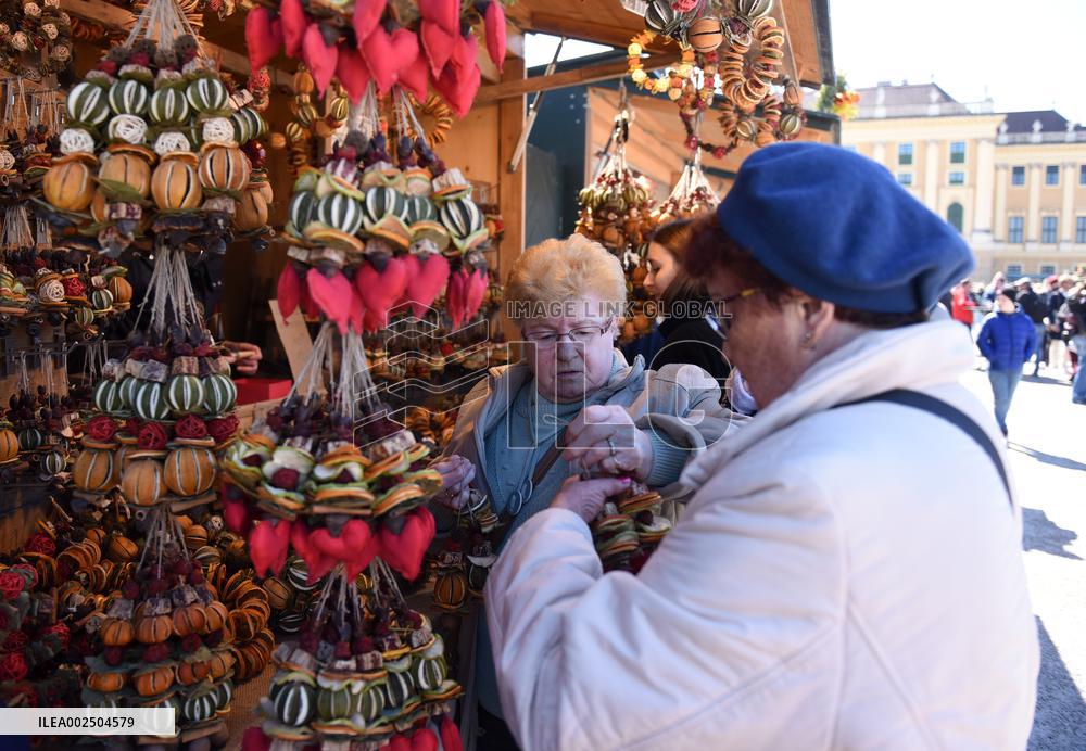 AUSTRIA-VIENNA-SCHONBRUNN PALACE-EASTER-MARKET