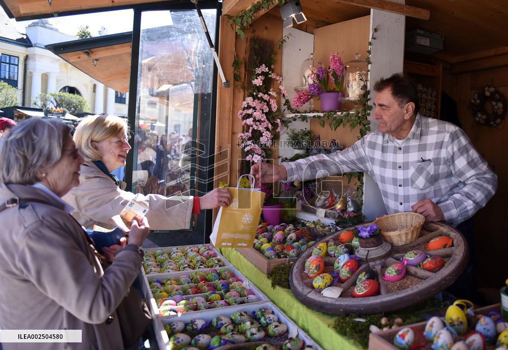 AUSTRIA-VIENNA-SCHONBRUNN PALACE-EASTER-MARKET