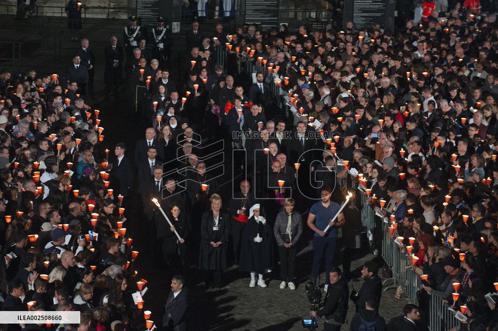 Pope Francis Skips Good Friday Procession at Rome's Colosseum - Rome