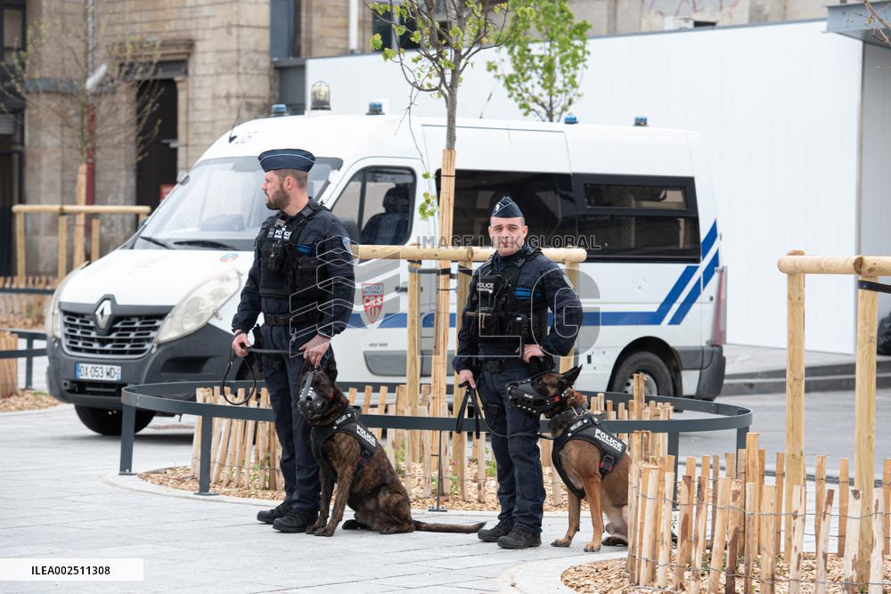 Darmanin visits the "Place Nette XXL" operation - Saint Denis