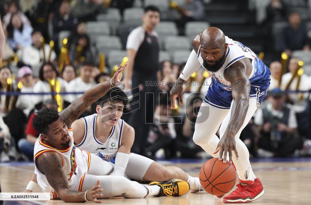 (SP)CHINA-URUMQI-BASKETBALL-CBA LEAGUE-XINJIANG VS JILIN(CN)