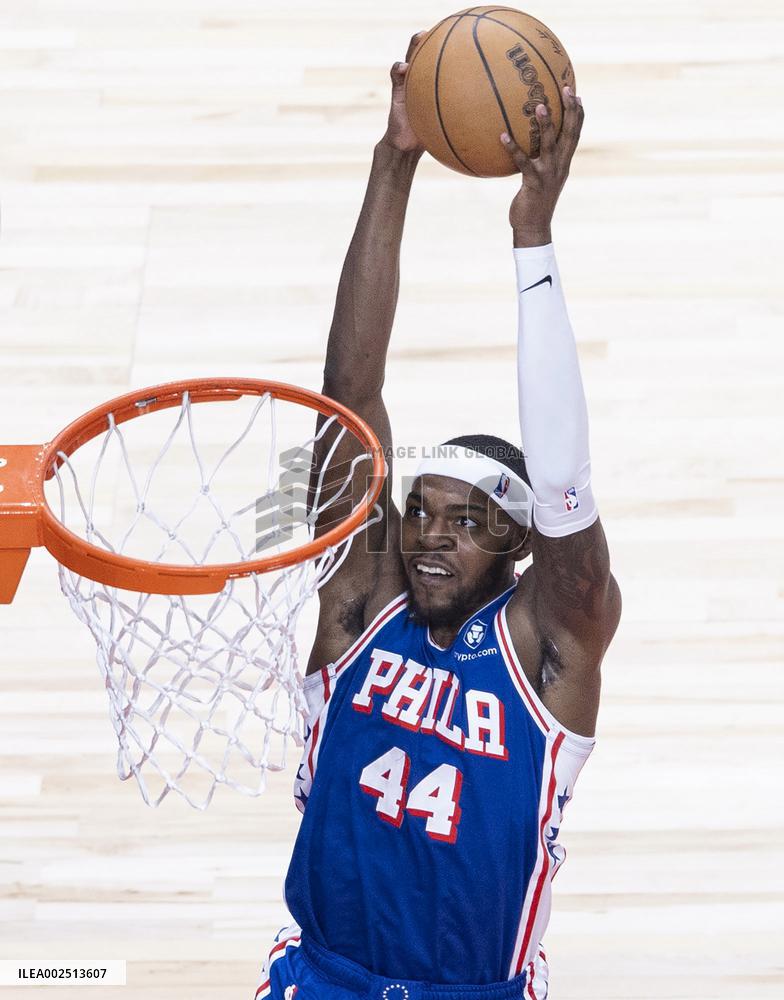 (SP)CANADA-TORONTO-BASKETBALL-NBA-76ERS VS RAPTORS