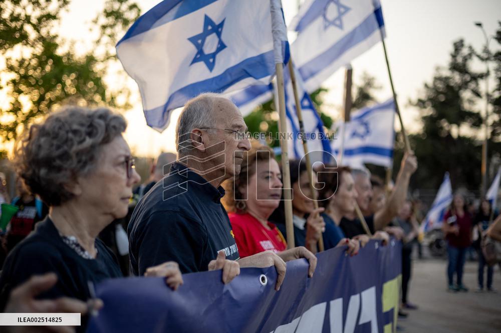 Tens of thousands take part in antigovernment protests - Jerusalem