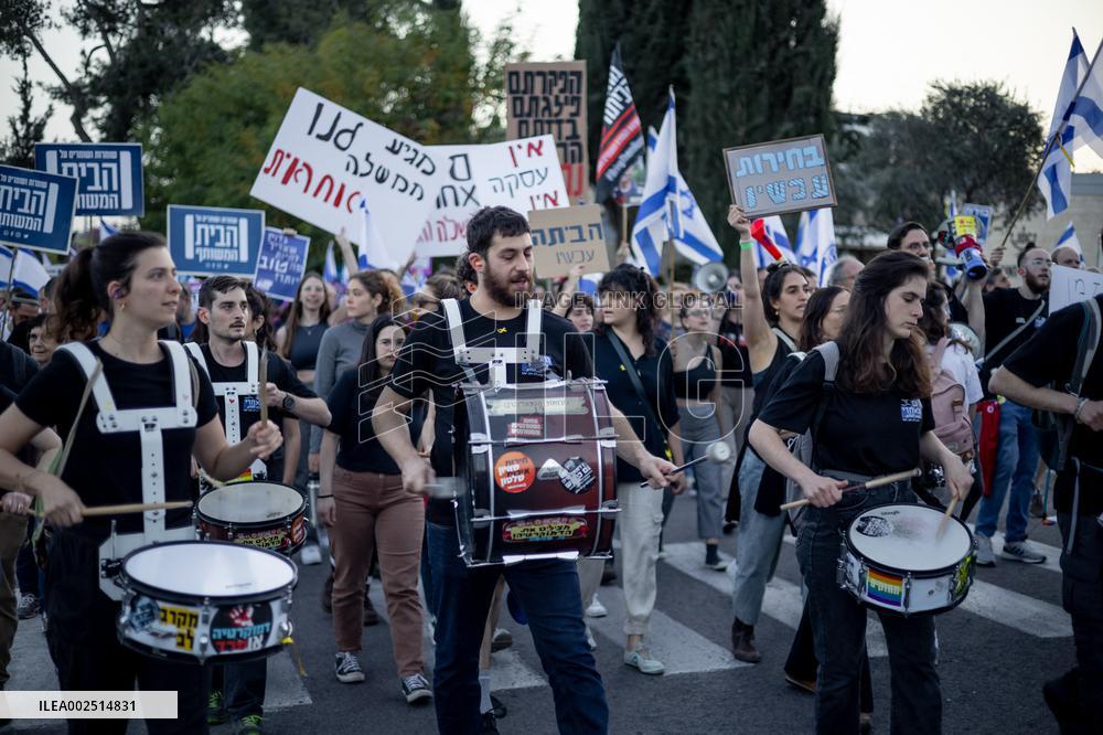 Tens of thousands take part in antigovernment protests - Jerusalem