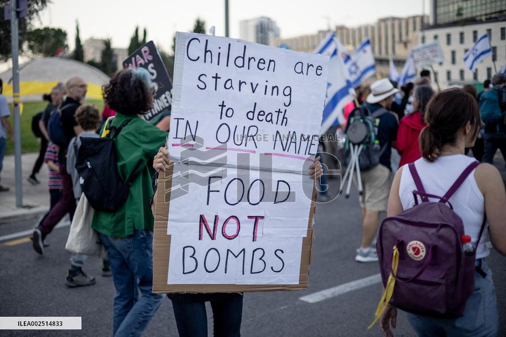 Tens of thousands take part in antigovernment protests - Jerusalem