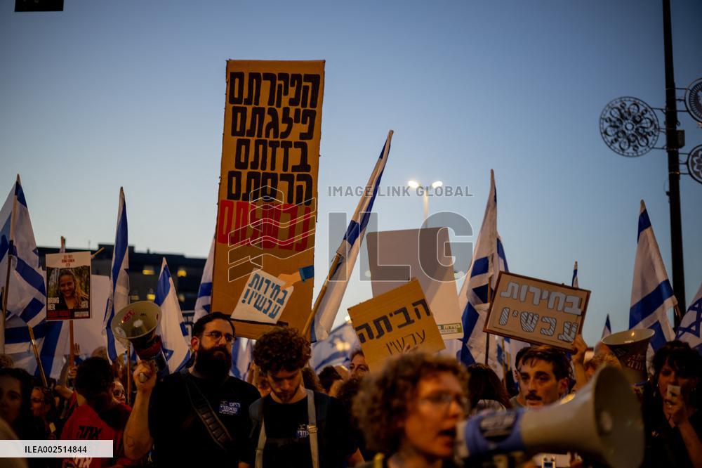 Tens of thousands take part in antigovernment protests - Jerusalem