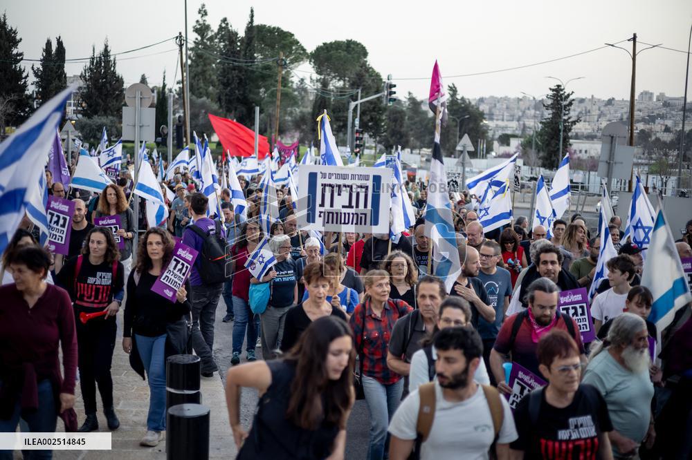 Tens of thousands take part in antigovernment protests - Jerusalem