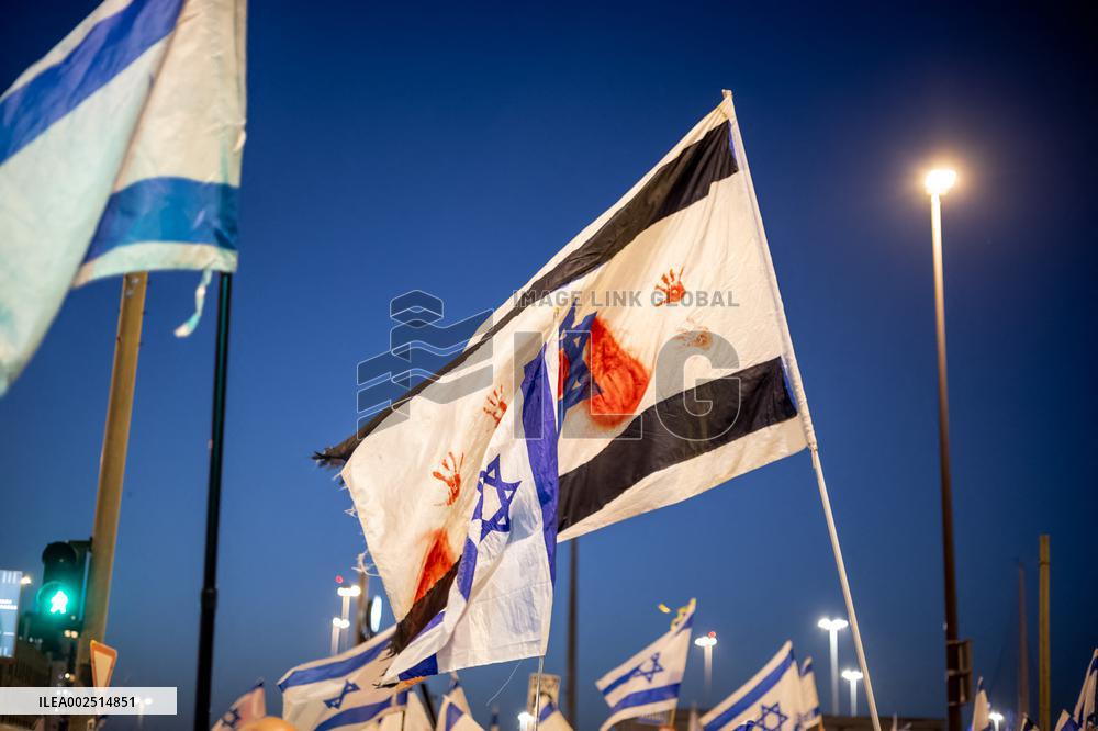 Tens of thousands take part in antigovernment protests - Jerusalem