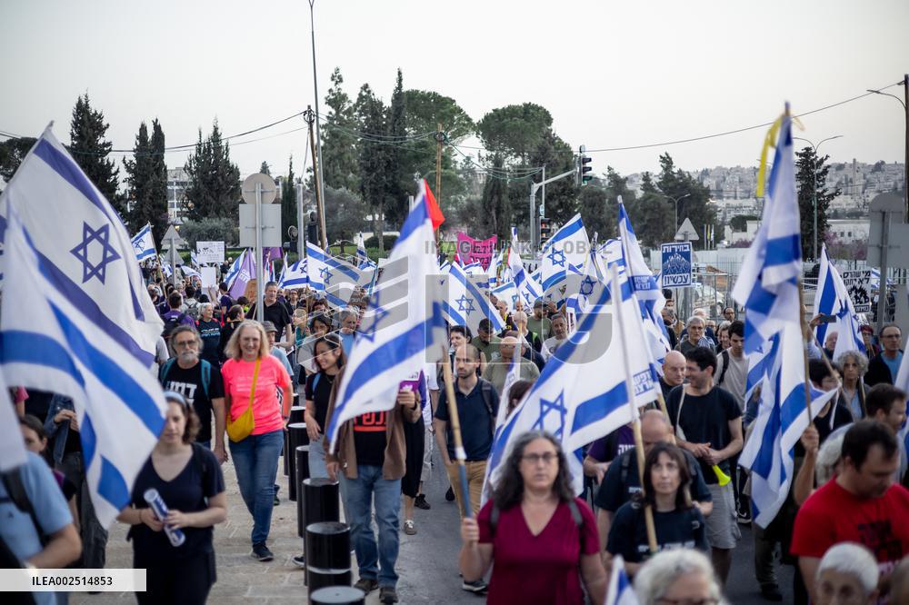 Tens of thousands take part in antigovernment protests - Jerusalem