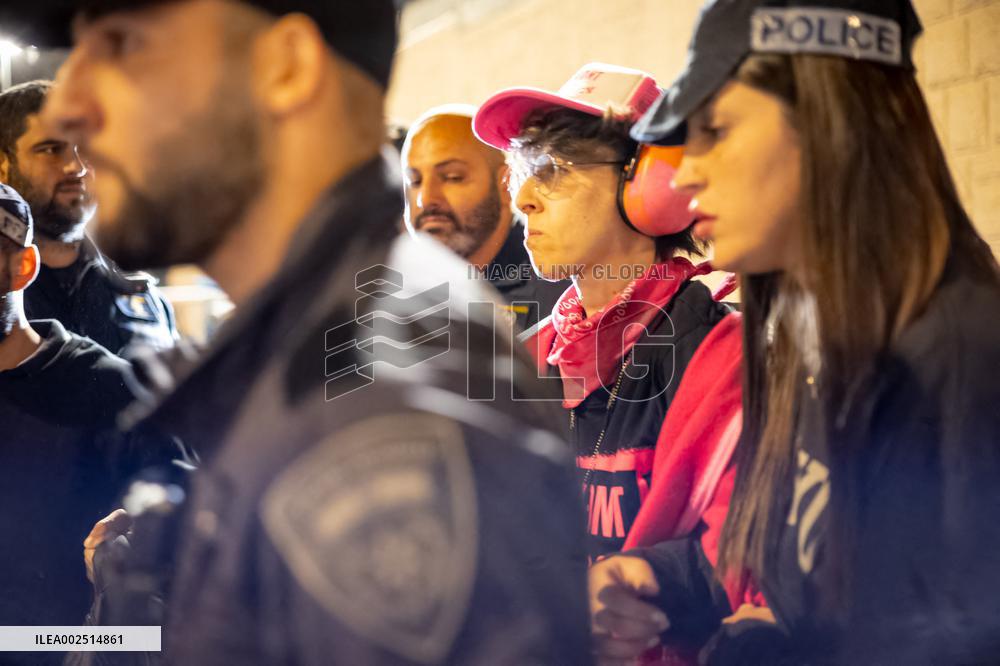 Tens of thousands take part in antigovernment protests - Jerusalem