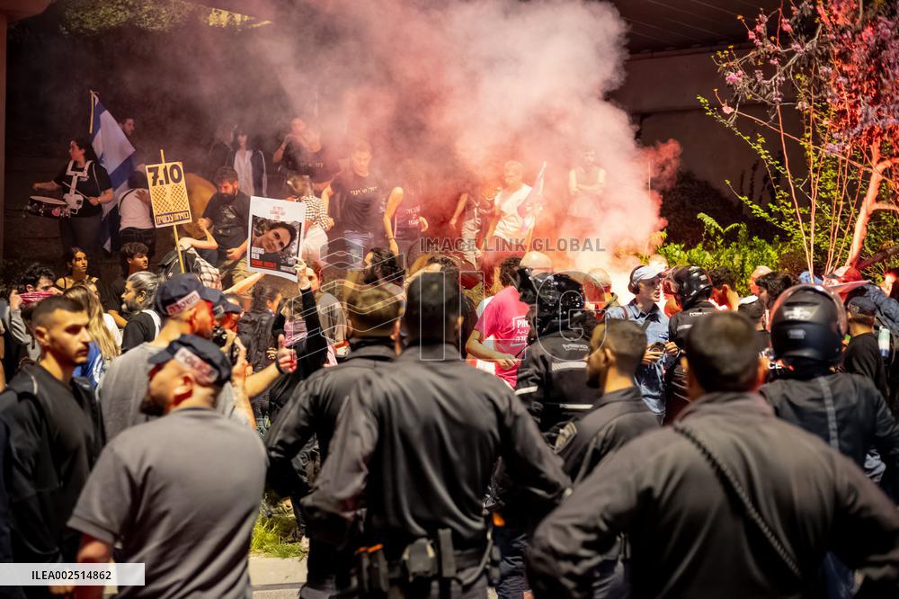 Tens of thousands take part in antigovernment protests - Jerusalem