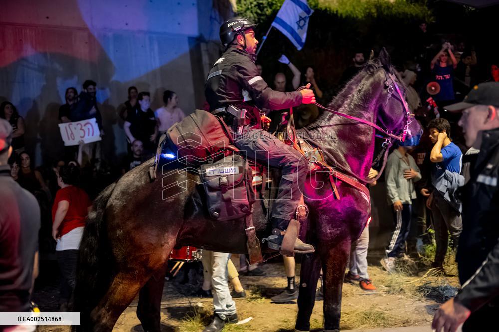 Tens of thousands take part in antigovernment protests - Jerusalem