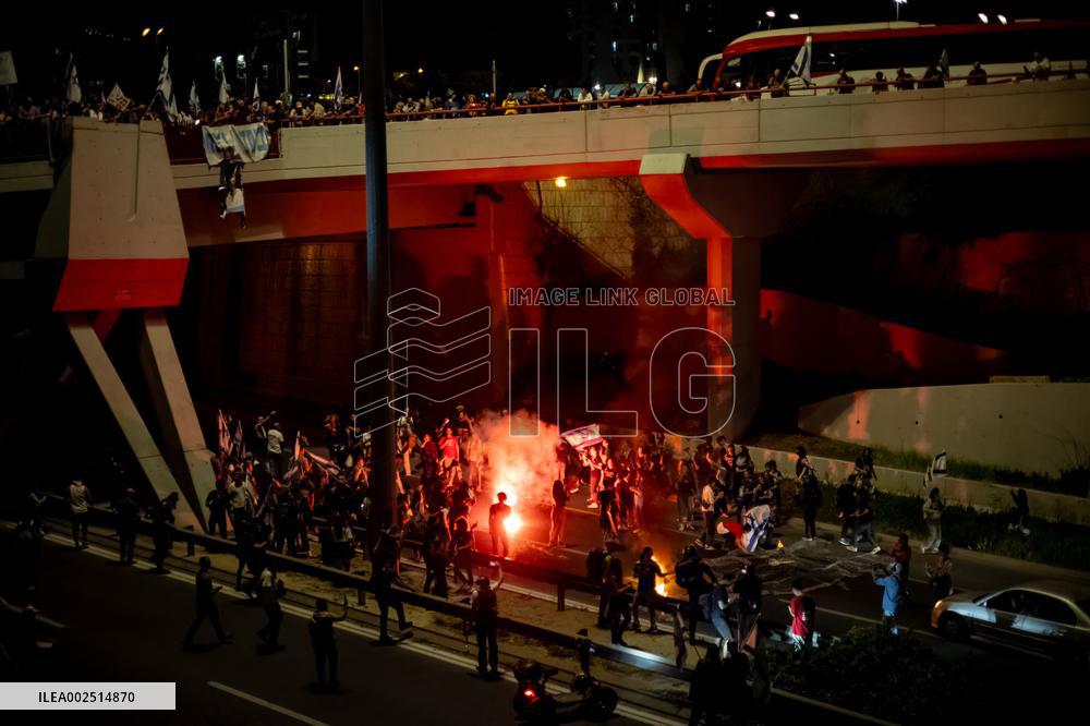 Tens of thousands take part in antigovernment protests - Jerusalem
