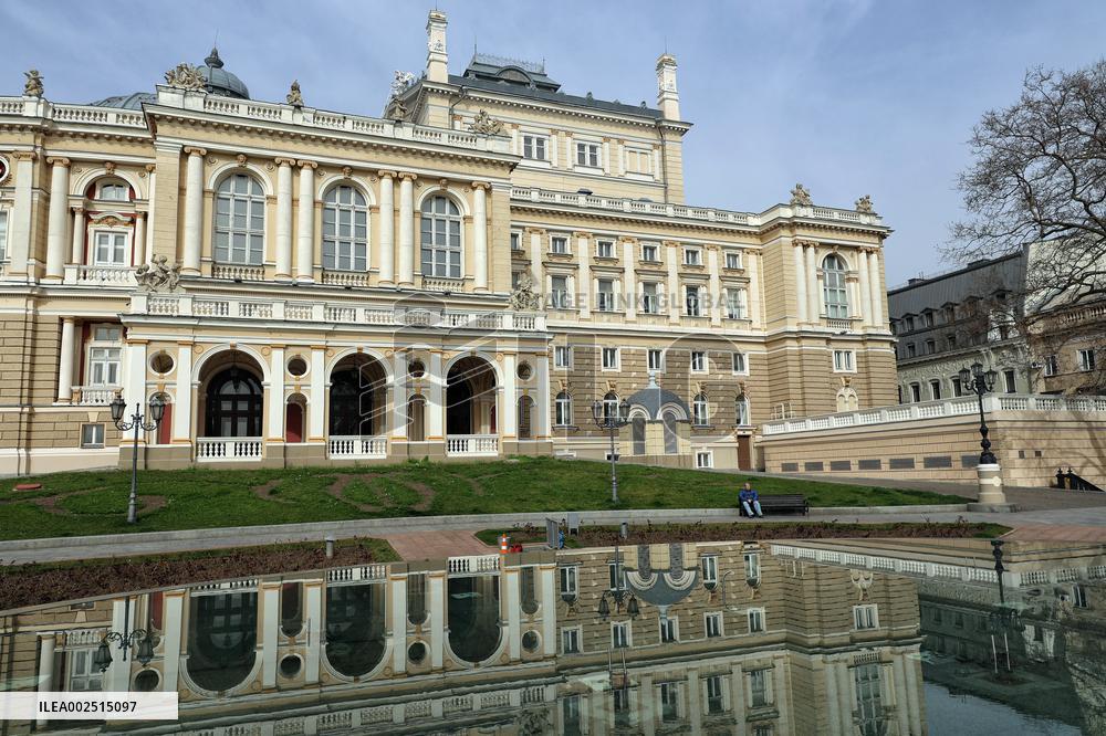 Fountain at Odesa Opera House