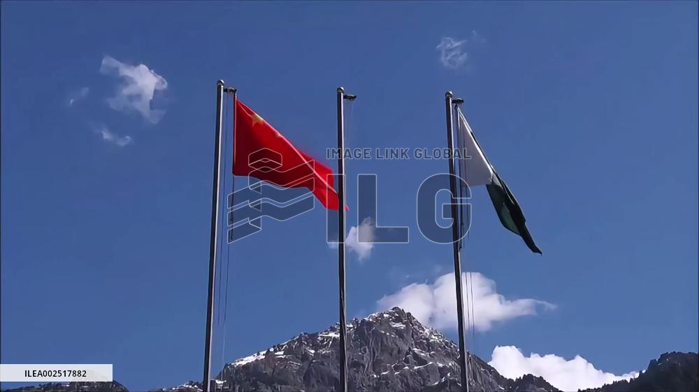 Pakistani PM visits Dasu project camp to console Chinese personnel