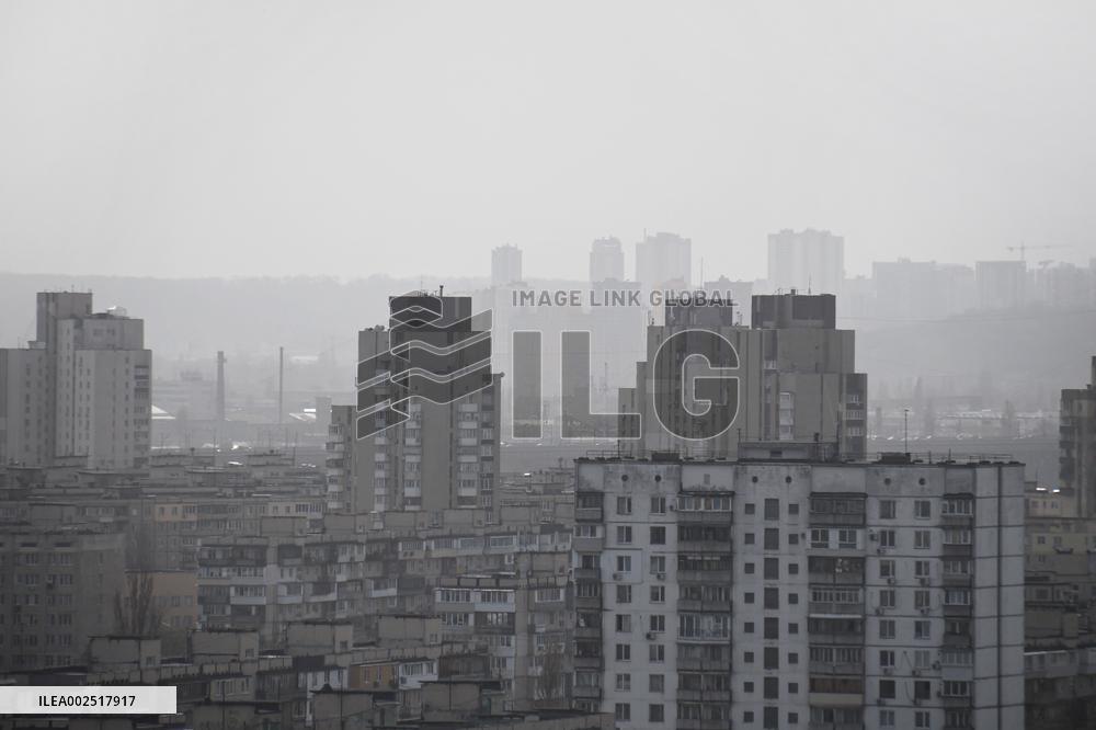 Air quality goes down in Kyiv as concentration of dust from Mediterranean rises