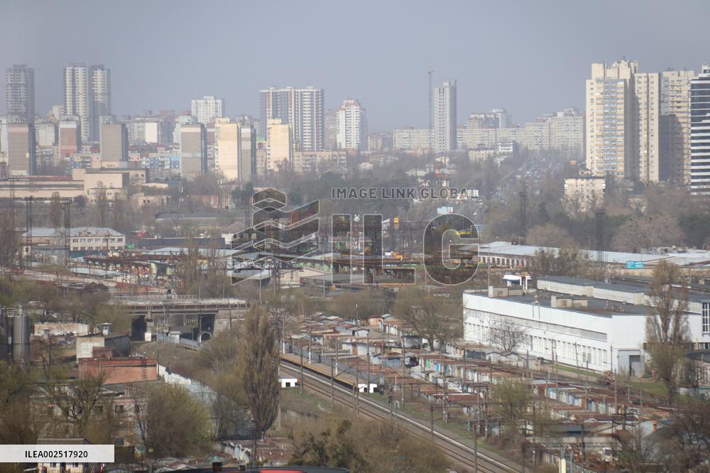 Air quality goes down in Kyiv as concentration of dust from Mediterranean rises
