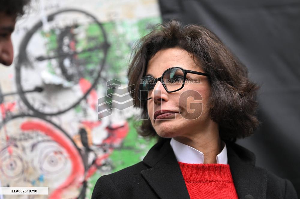 Unveiling Ceremony Of The Maison Des Illustres Plaque - Paris