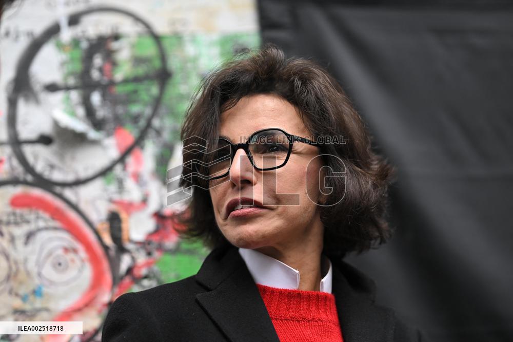 Unveiling Ceremony Of The Maison Des Illustres Plaque - Paris