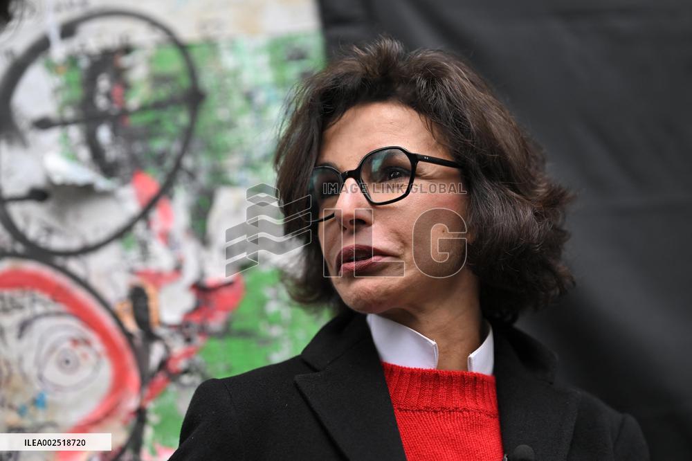Unveiling Ceremony Of The Maison Des Illustres Plaque - Paris