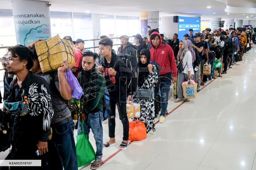 INDONESIA-MAKASSAR-HOMETOWN-TRAVEL-SHIP-EID AL FITR