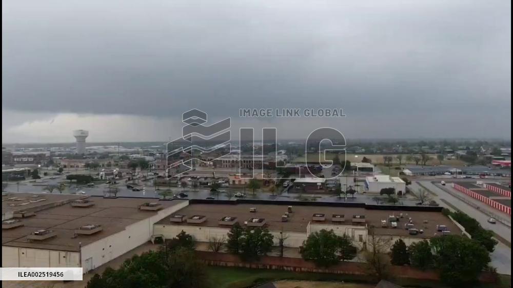 US: Tornado Touches Down In Central Oklahoma Amid Severe Weather 3