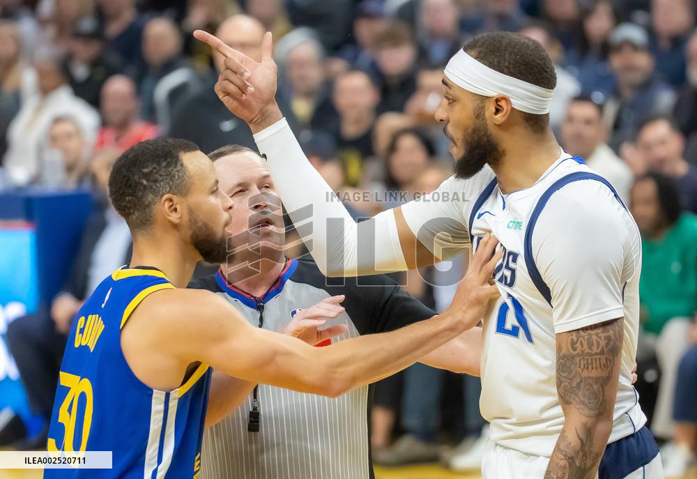 (SP)U.S.-SAN FRANCISCO-BASKETBALL-NBA-WARRIORS VS MAVERICKS