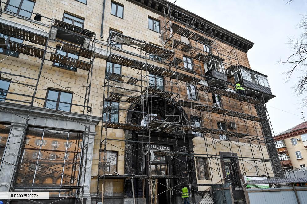 Restoration of five-story building damaged by Russian missile strike continues in Zaporizhzhia