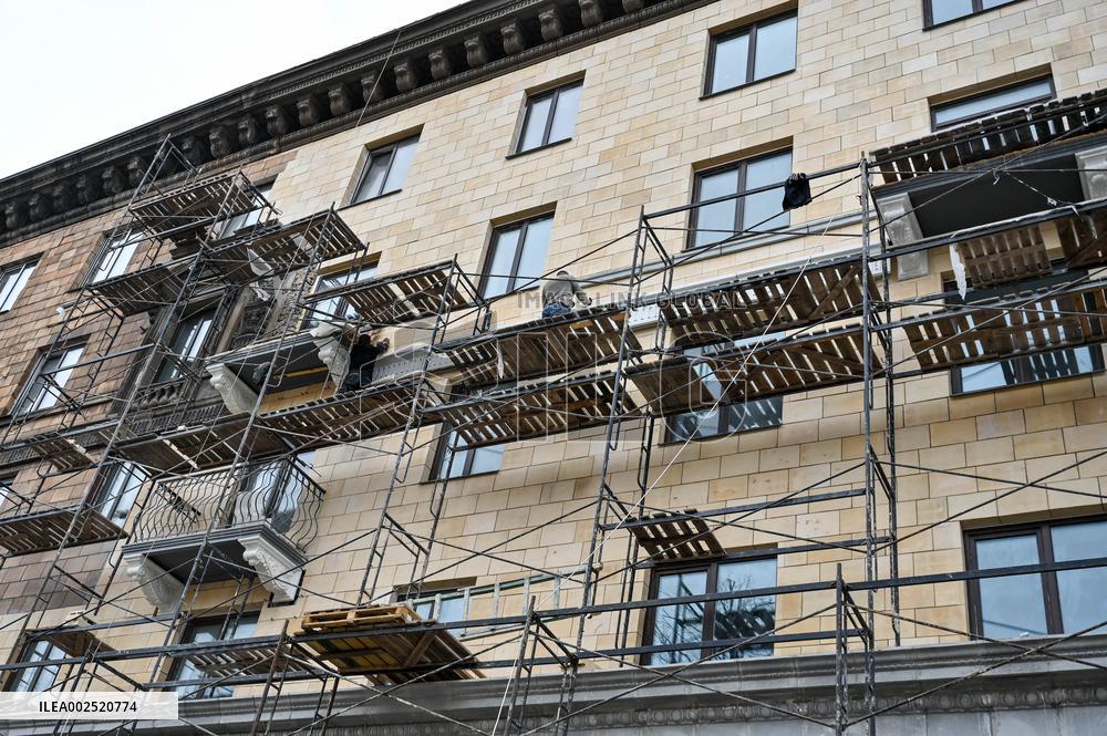 Restoration of five-story building damaged by Russian missile strike continues in Zaporizhzhia