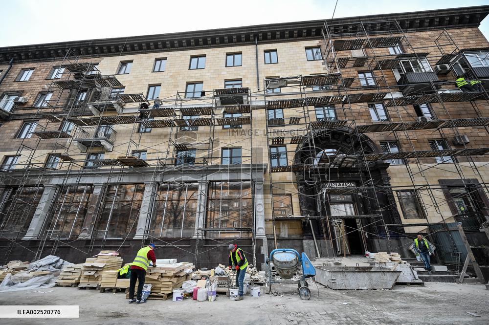Restoration of five-story building damaged by Russian missile strike continues in Zaporizhzhia