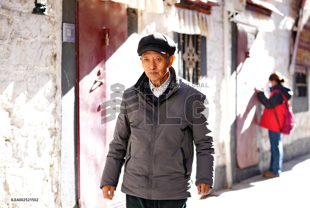 (InXizang)CHINA-XIZANG-FORMER SERF-NEW LIFE-LOZANG GONPO(CN)