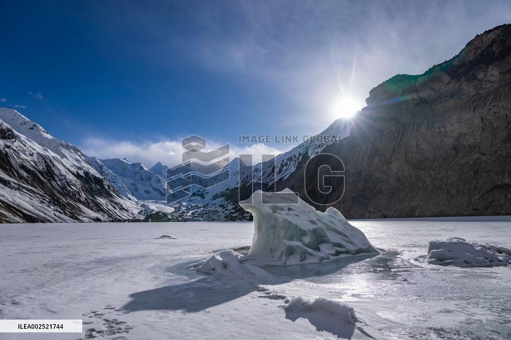 CHINA-XIZANG-QAMDO-ICE-SNOW-MOUNTAIN (CN)