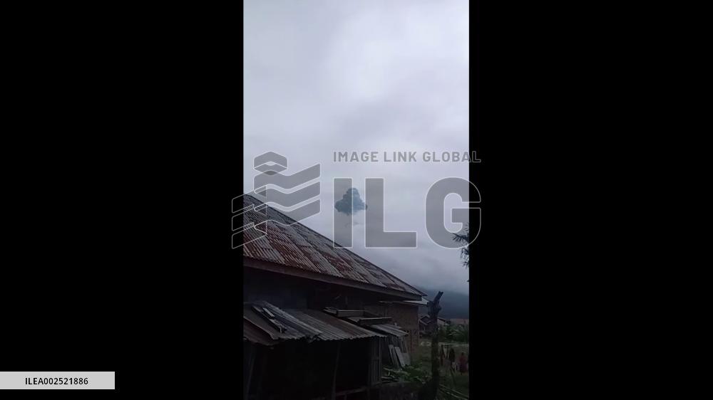 Indonesia: Marapi Volcano Spews 1.5 KM-High Ash Column